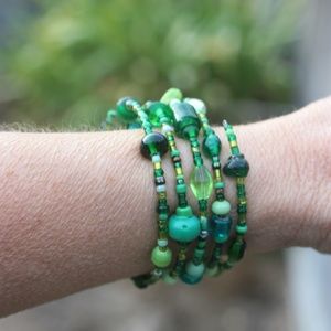 Beaded bracelet and earrings (item#10)